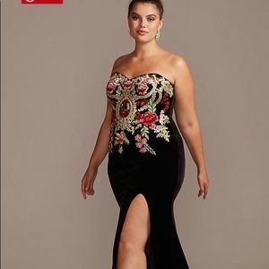 New with tags gorgeous Black velvet embroidered dress
